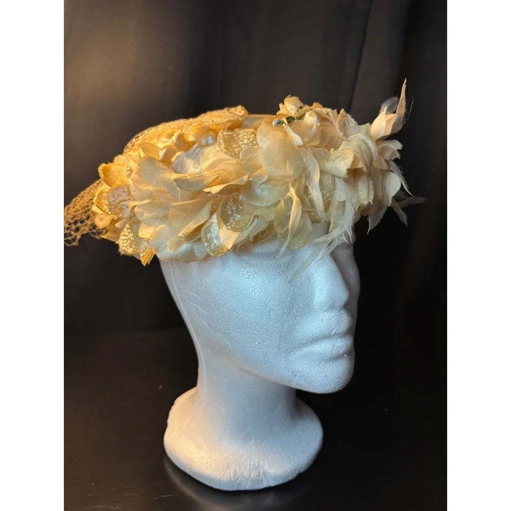 Suzy et Paulette Chapeaux Vintage Floral Pillbox Hat with Veil Champagne Pearl